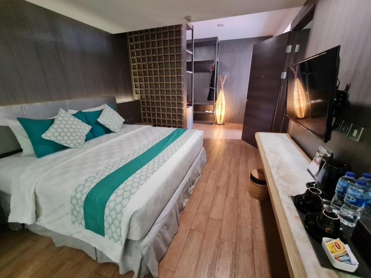Bedrock Hotel Kuta Hotel 4*