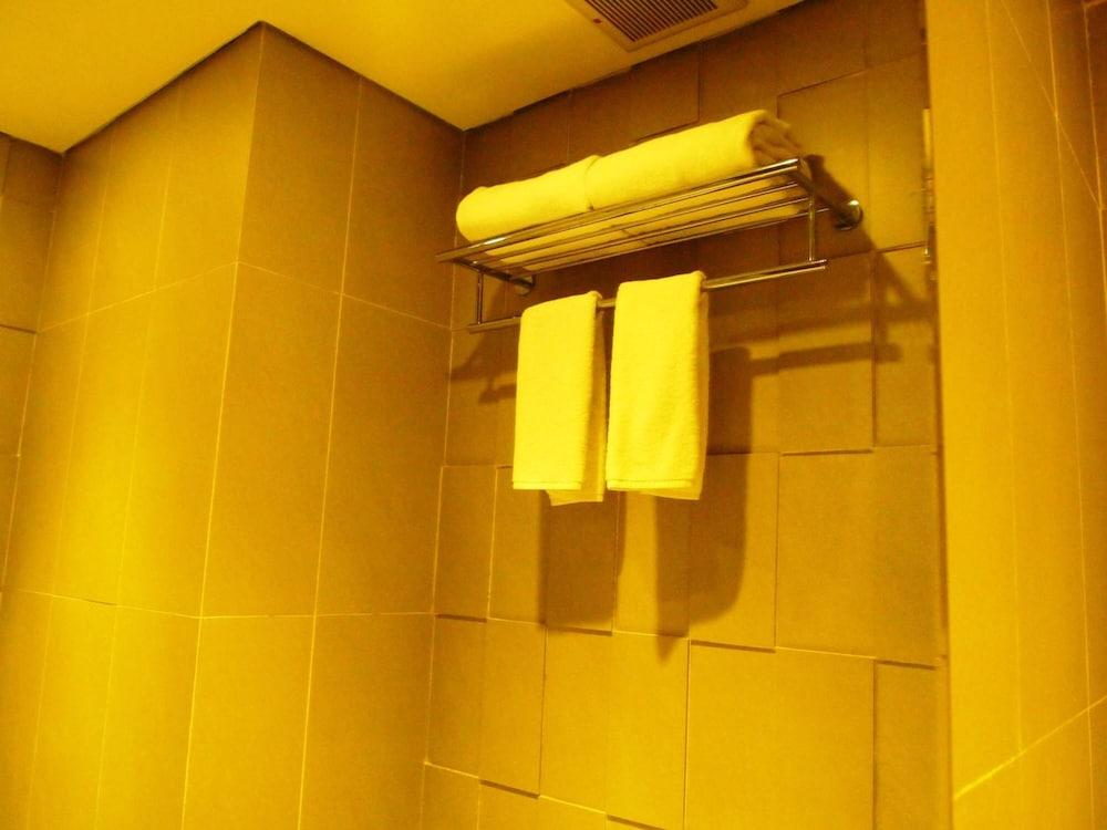 Bedrock Hotel Kuta 4*