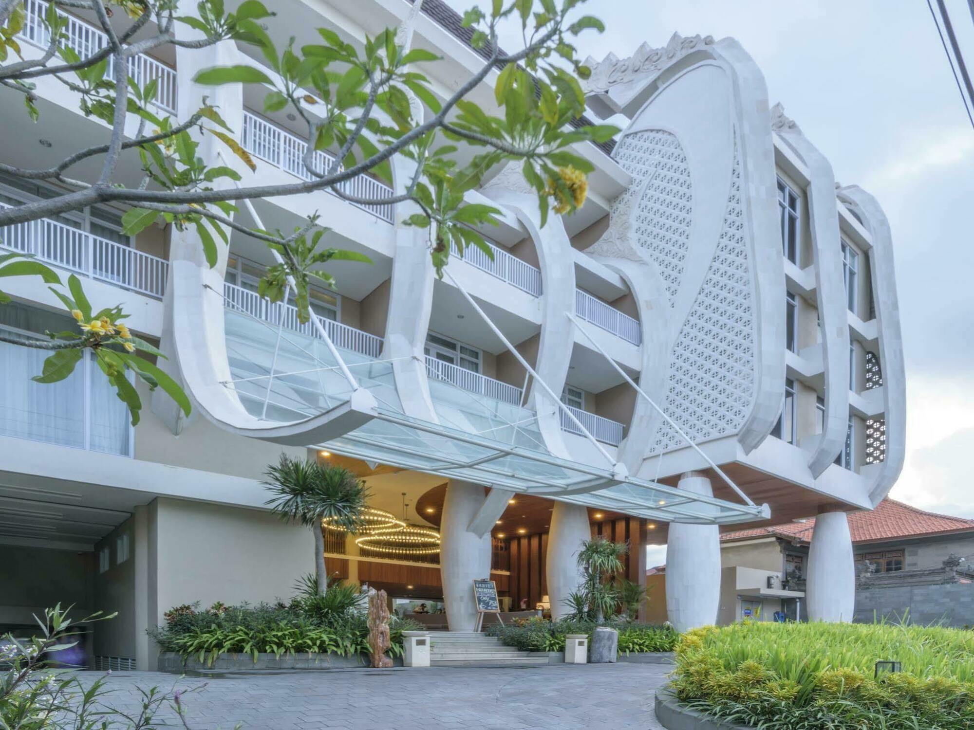 Bedrock Hotel Kuta Hotel