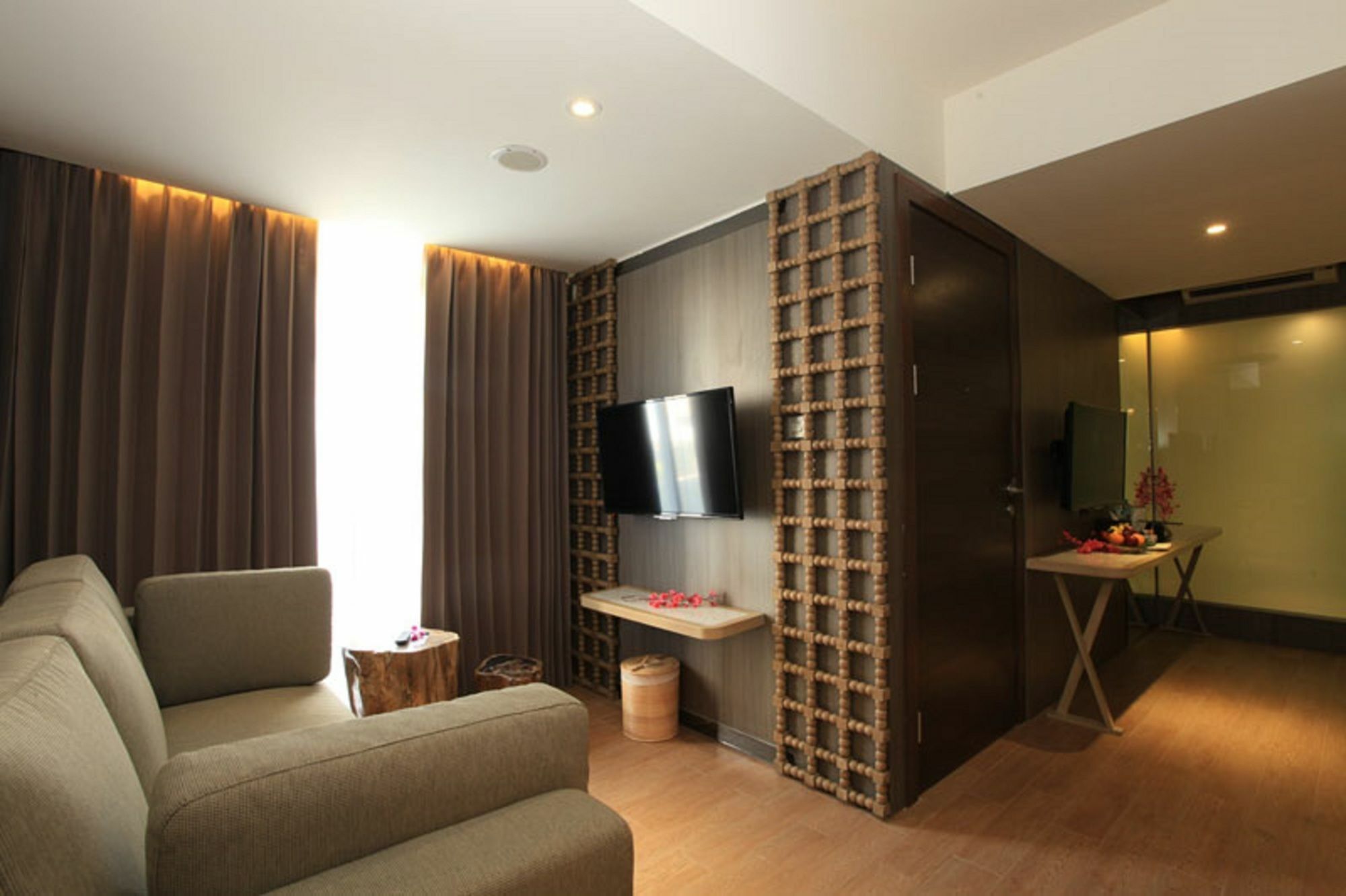 Bedrock Hotel Kuta Hotel 4*