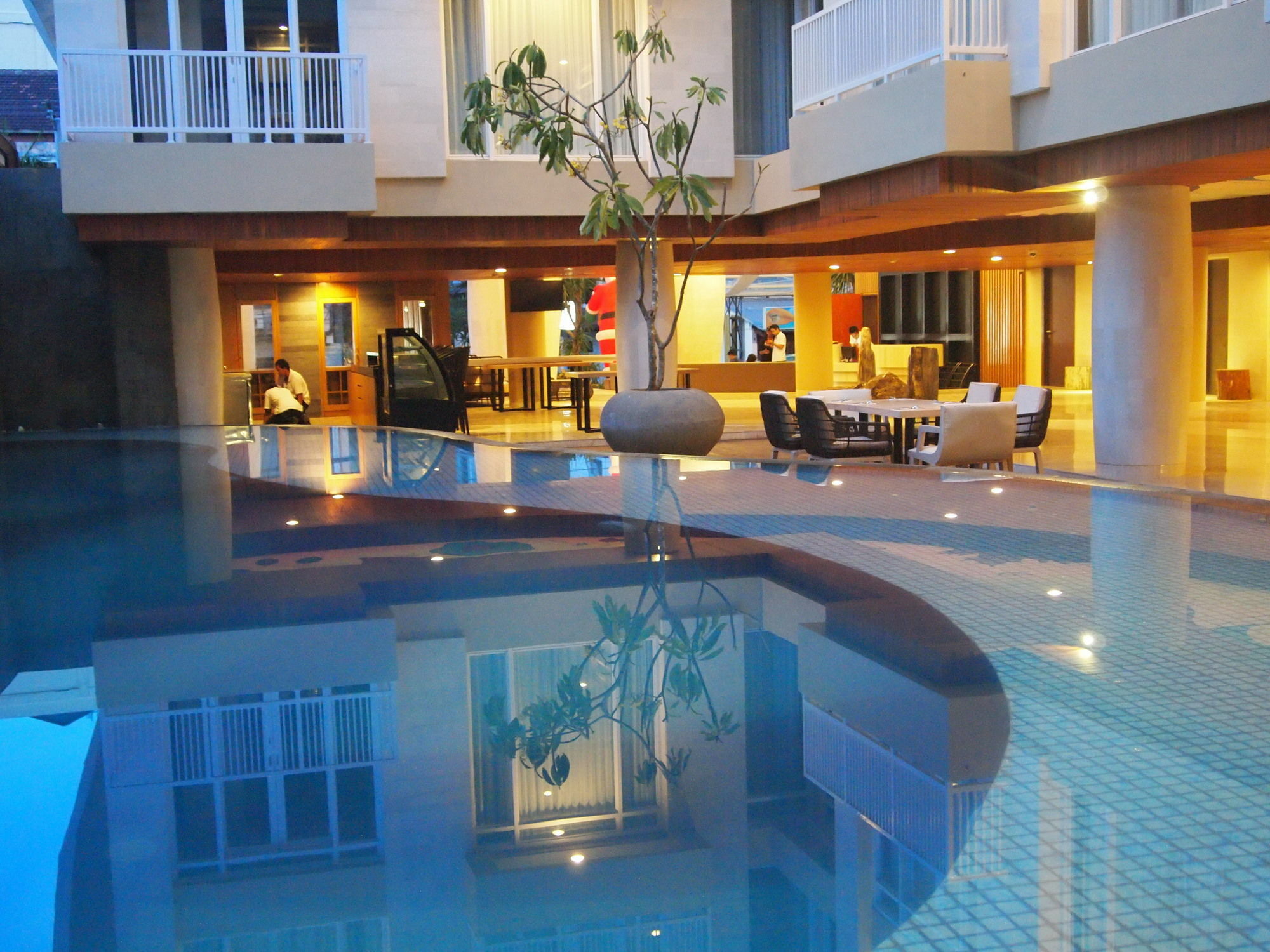 Hotel Bedrock Hotel Kuta 4*