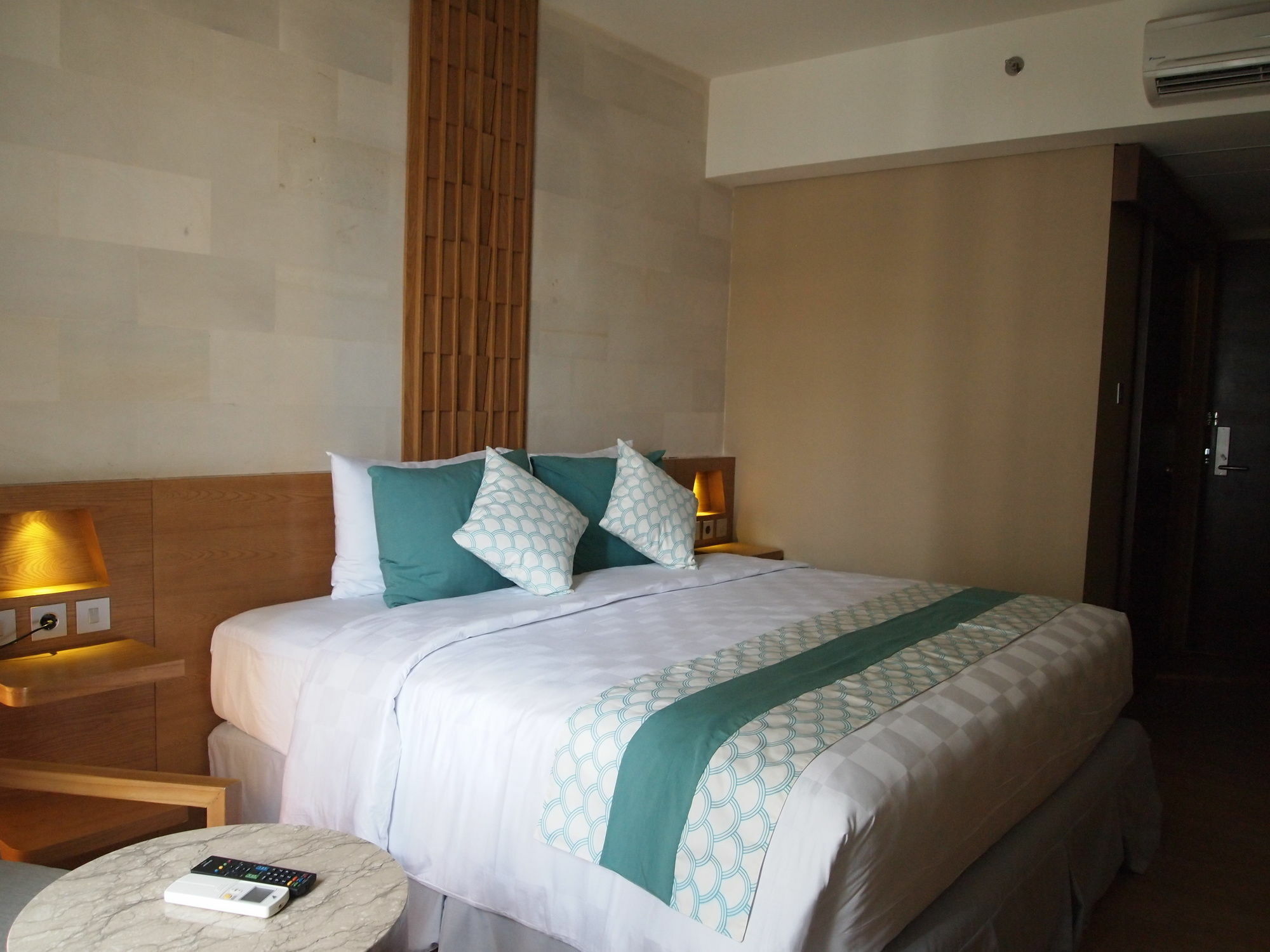 Hotel Bedrock Hotel Kuta 4*