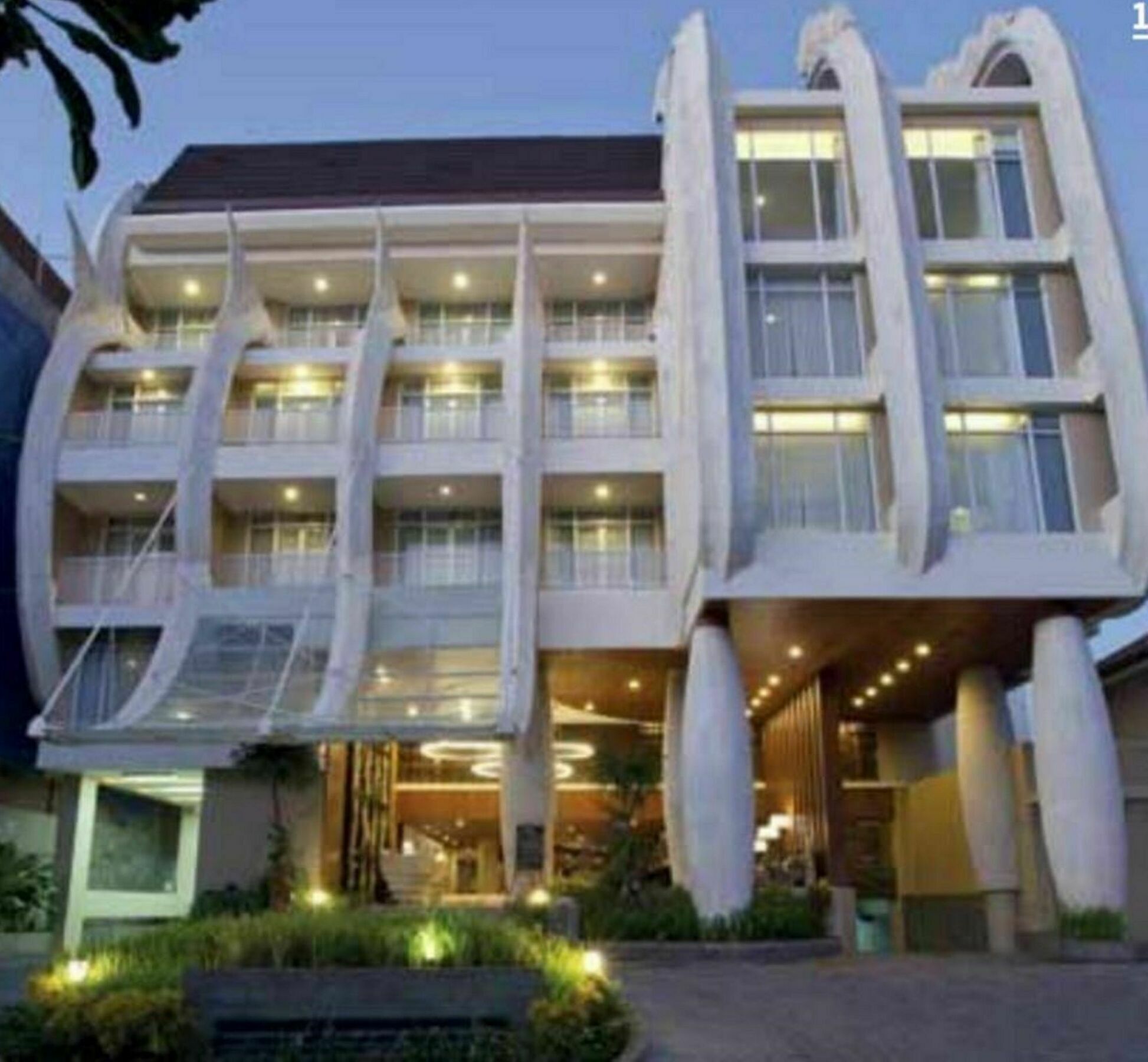 Hotel Bedrock Hotel Kuta 4*