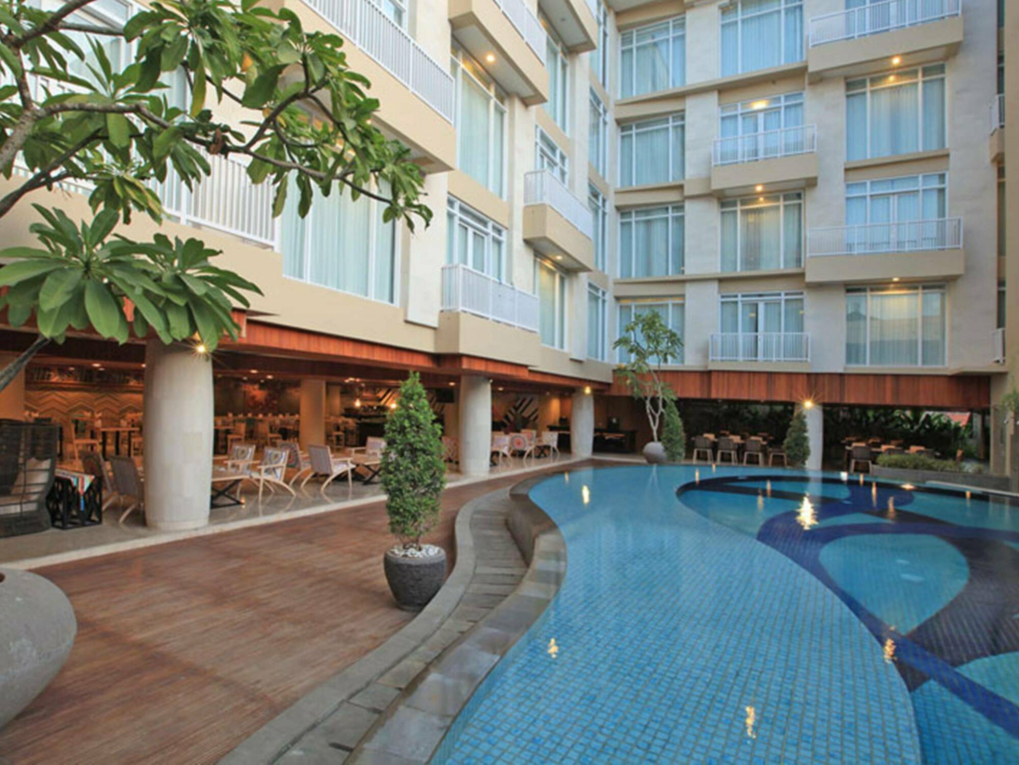Hotel Bedrock Hotel Kuta